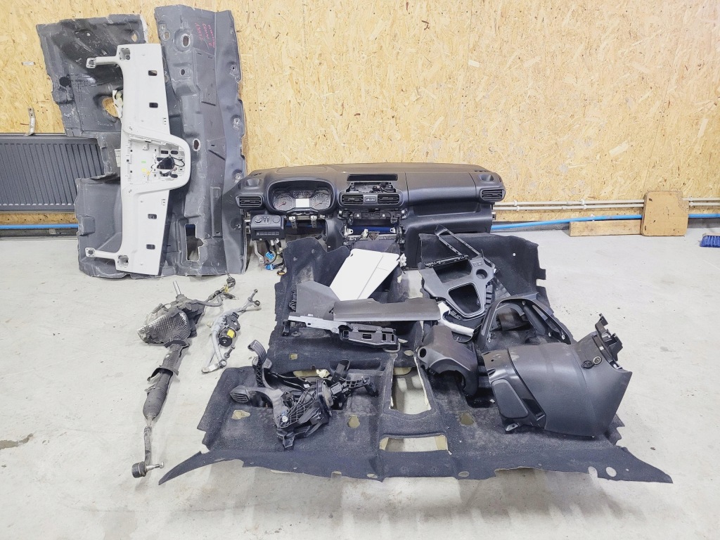 Przedładka с праворульная opel combo e 2018- Недорого