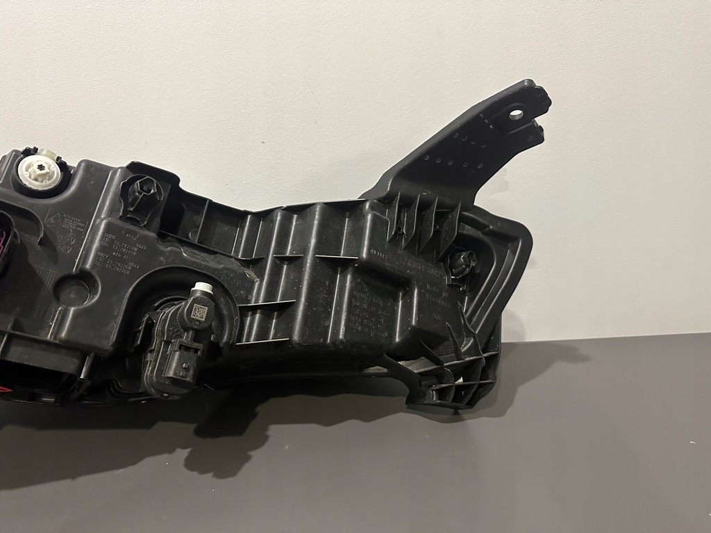 фото №13, Renault megane v e-tech лампа правая europa 260102443r