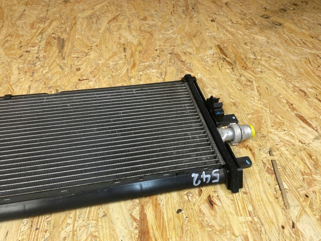 Дополнительная радиатор воды tesla model 3 1077082-00-c 2017- Киев