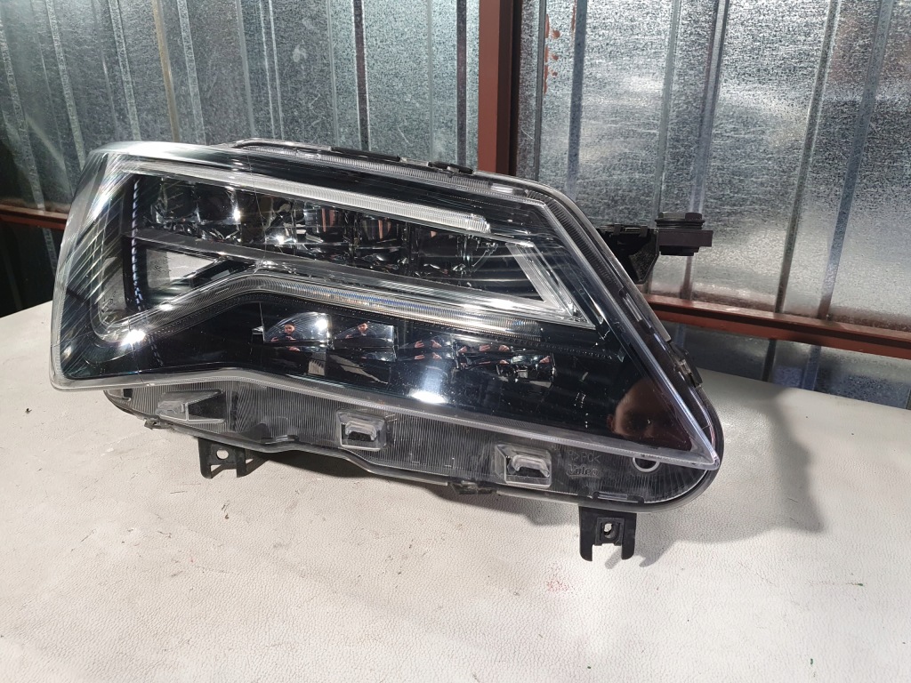 Фара перед передняя правый  seat ateca full led Цена