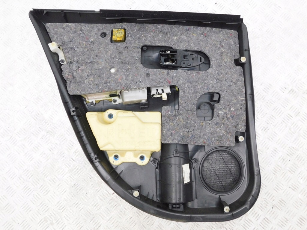 фото №7, Обшивка левый правый перед задняя - toyota urban cruiser