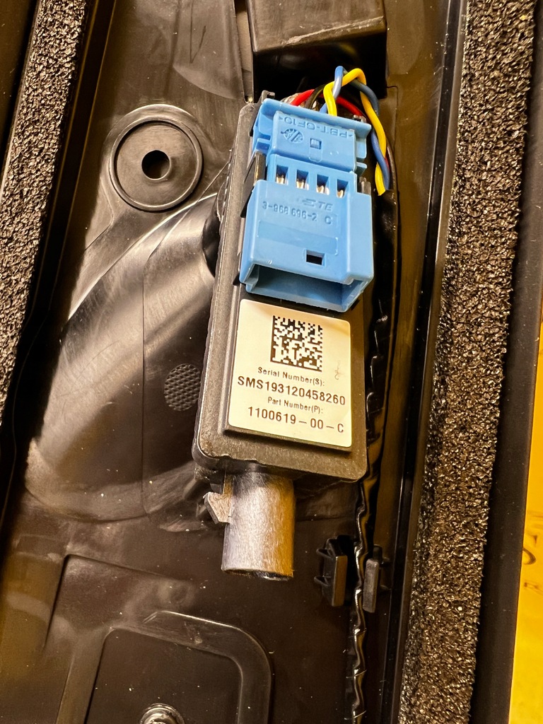 фото №11, Скляний блок двигуна захист стійка b камера бічна правий tesla model 3 przedlift