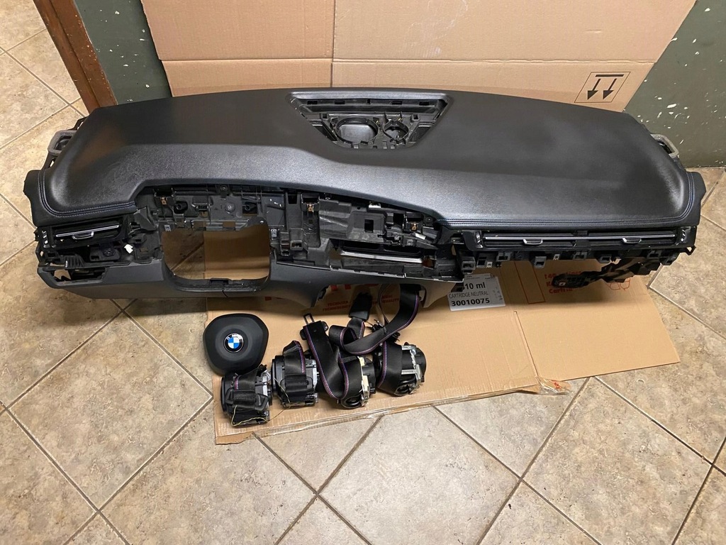 фото №1, Консоль подушка безопасности ремни комплект bmw x1 u11 кожа