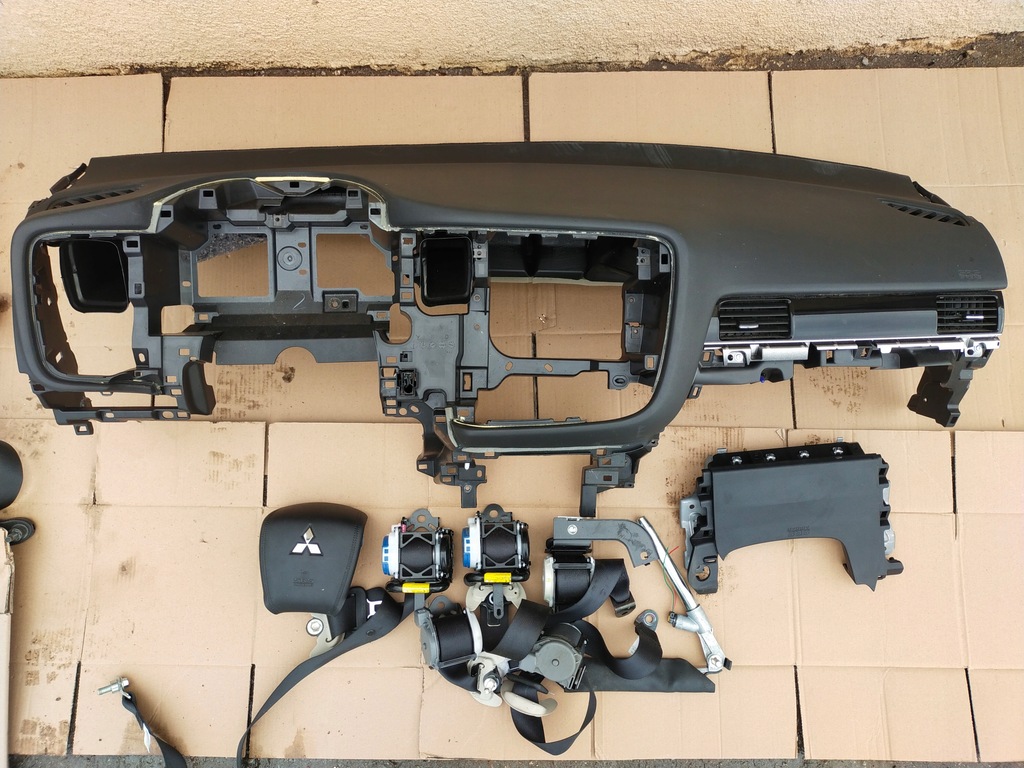 фото №1, Mitsubishi outlander iii консоль панель приладів