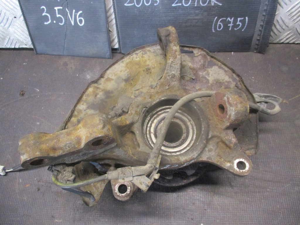 фото №7, Поворотный кулак правый перед toyota sienna 3.5 b v6 03-10 r.