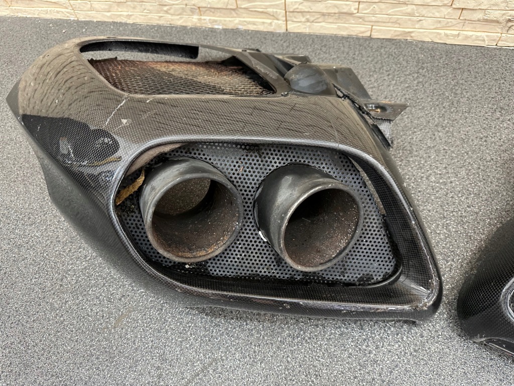 Ferrari 812 бампер задній накладка бампера карбон 89230700 / 89230800 Зі Шроту