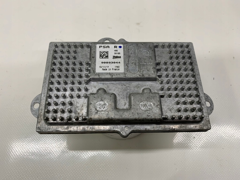 фото №1, Peugeot 3008 ii модуль led 90093044