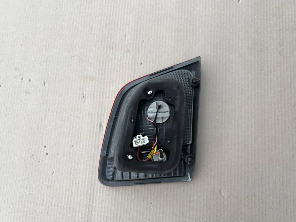 фото №3, Kia sorento ii xm задня ліва лампа кришка багажника