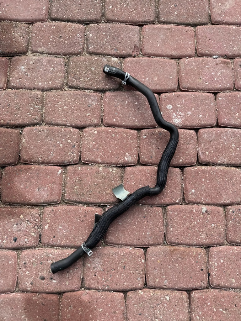 Купити Шланг патрубок води renault arkana 1,3 tce 217415394r