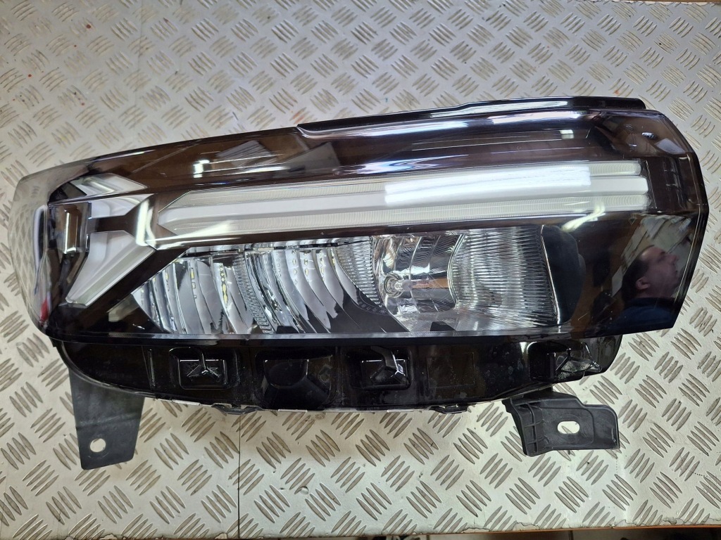 Купить Фара правый  передняя full led dacia duster 3 2024r-
