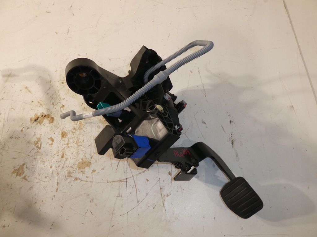 фото №1, Педаль сцепления renault trafic iii 14017095