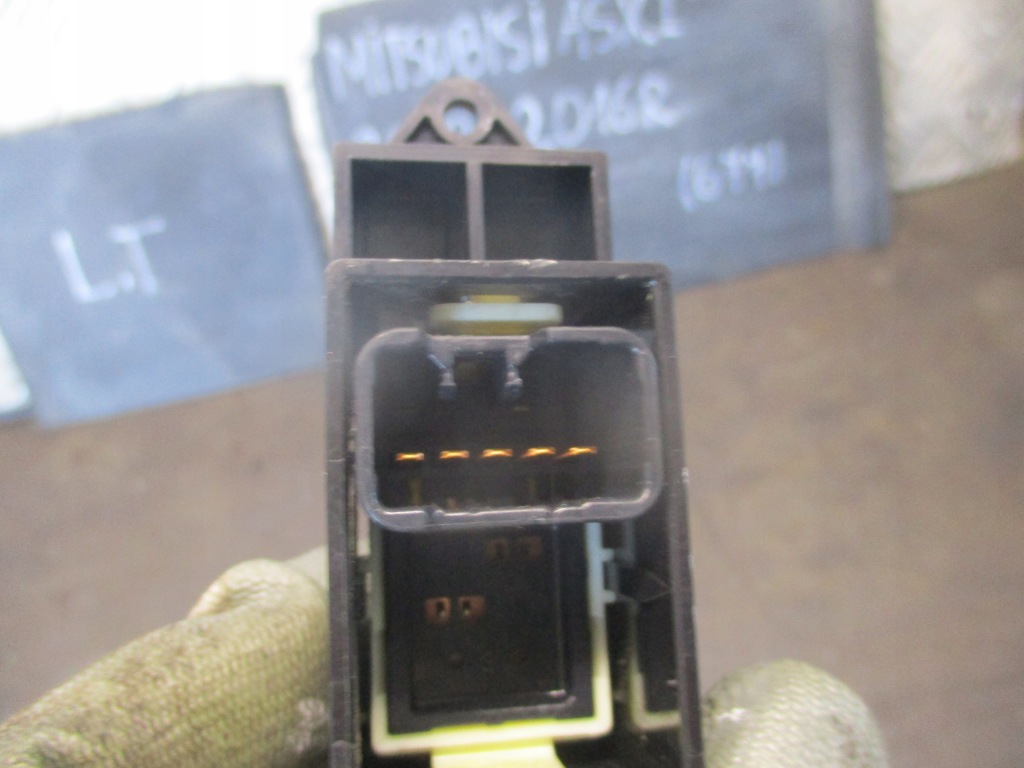 фото №4, Кнопка скло лівий задня mr587944 mitsubishi asx 10-16 r.