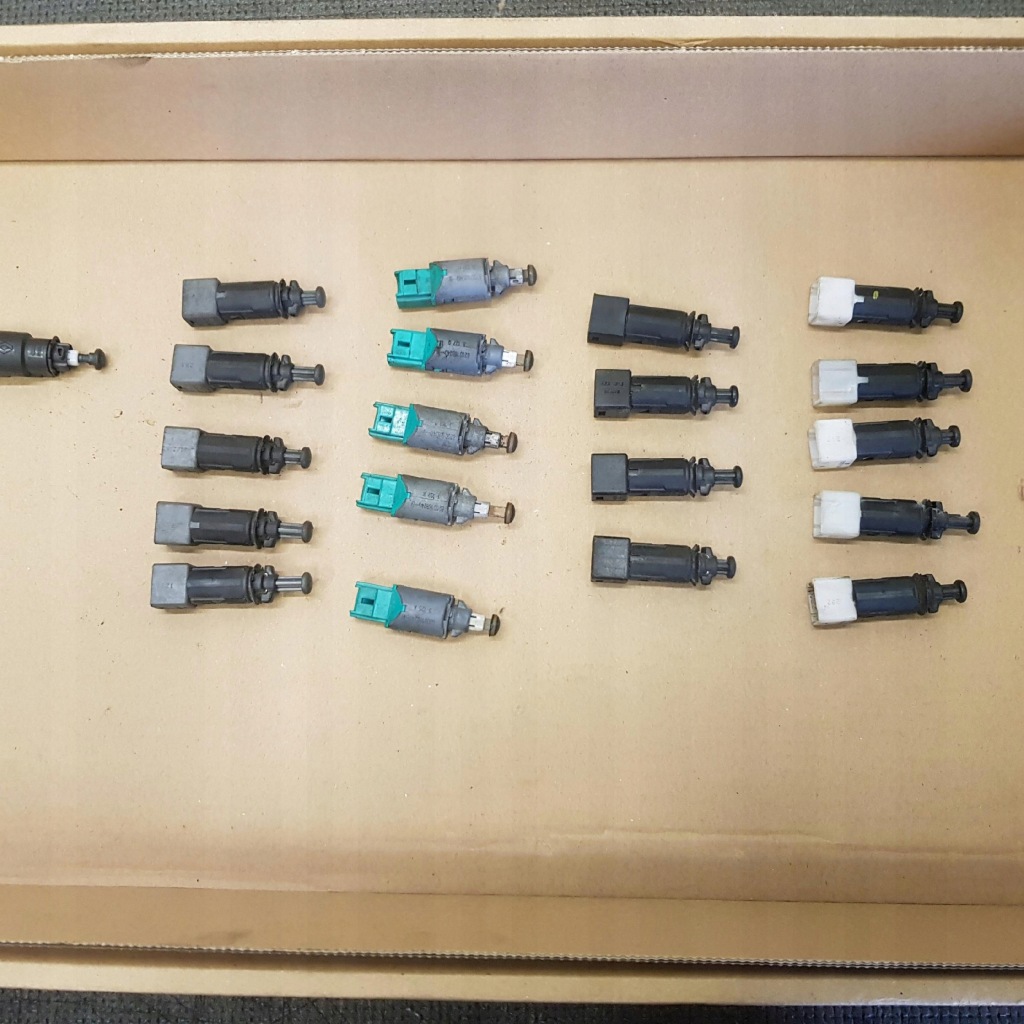 фото №1, Датчик педали сцепления тормоза vivaro trafic