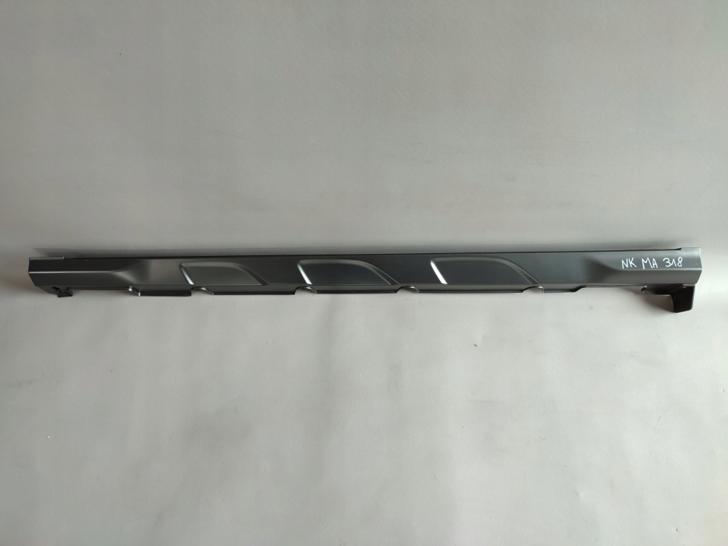 Купити Hyundai kona 2017- поріг лівий накладка 87751-j9500