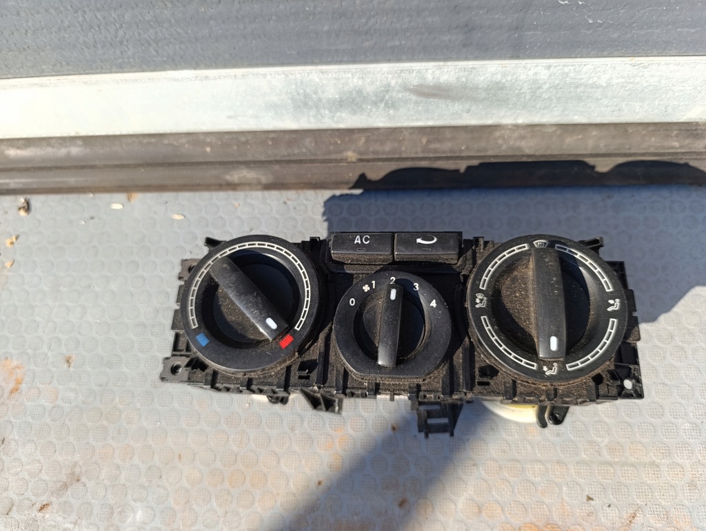 фото №1, Vw t5 панель кондиціонера керування обдув 2.5 tdi 7h0820045ah9b9