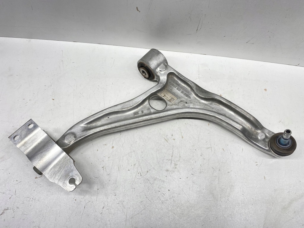 Купити Важіль правий перед передній mercedes b-klasa 247 w247 gla glb x247