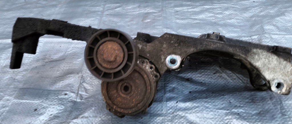 Кронштейн кронштейн генератора citroen c5 3 x7 2.2 hdi 51549f Доставка