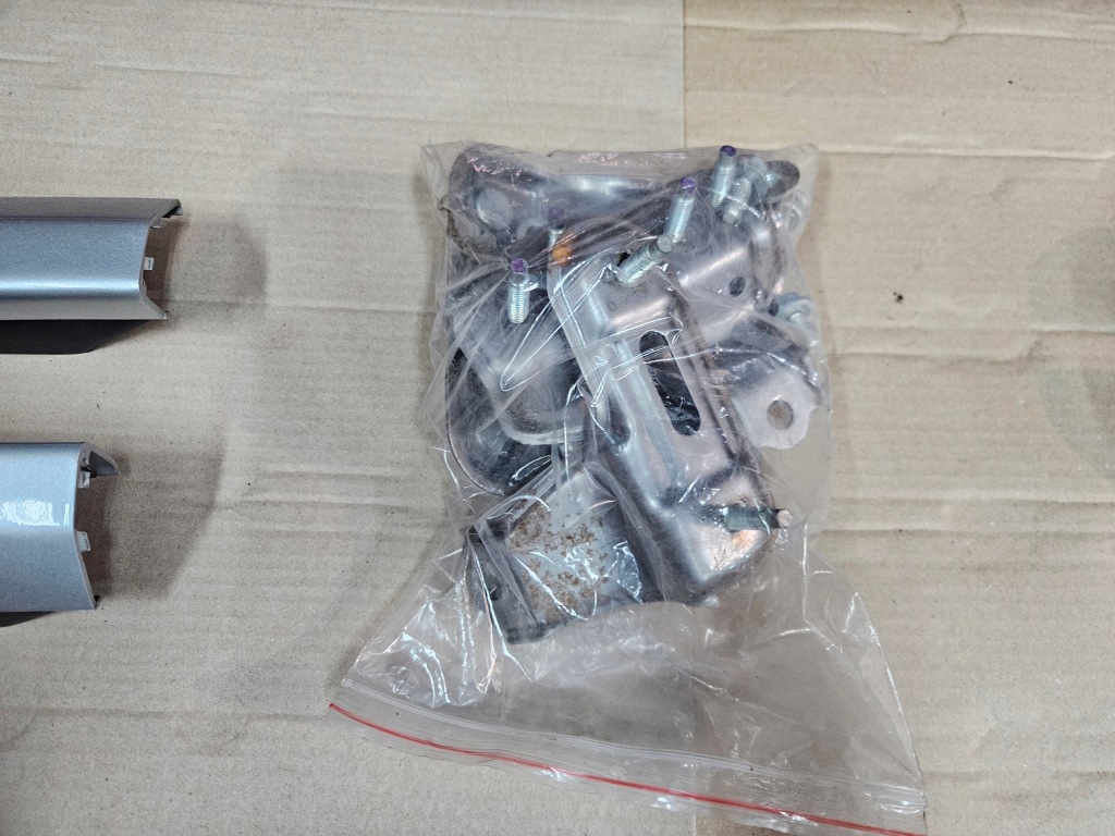 Toyota verso 09-17 рейлінги дахові комплект кріплення болти Недорого