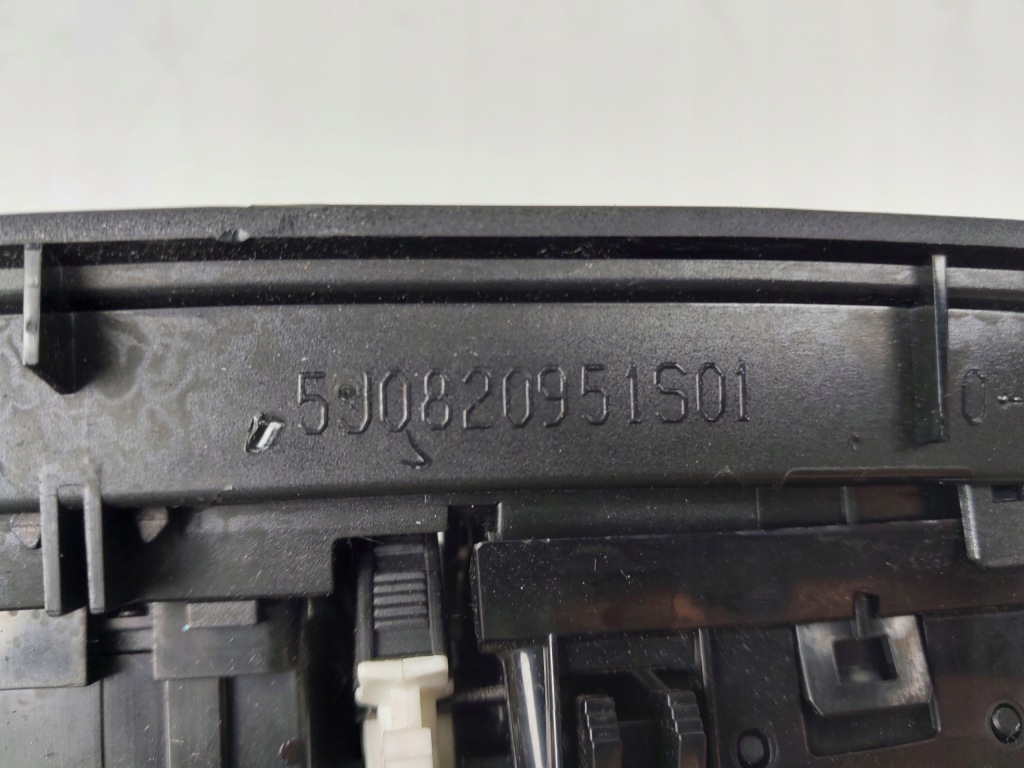 фото №8, Решётка обдув средняя 5j0820951s 5j0820951c skoda fabia ii