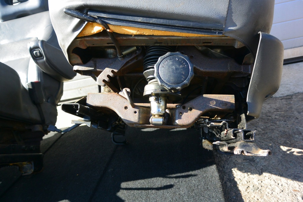 фото №13, Сиденье правый левый кожа пневматический подлокотник mitsubishi pajero ii kpl