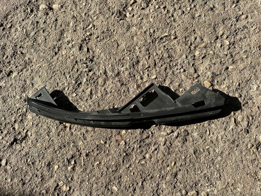 фото №1, Volvo s40 ii v50 направляющая лампы правый перед 30744957