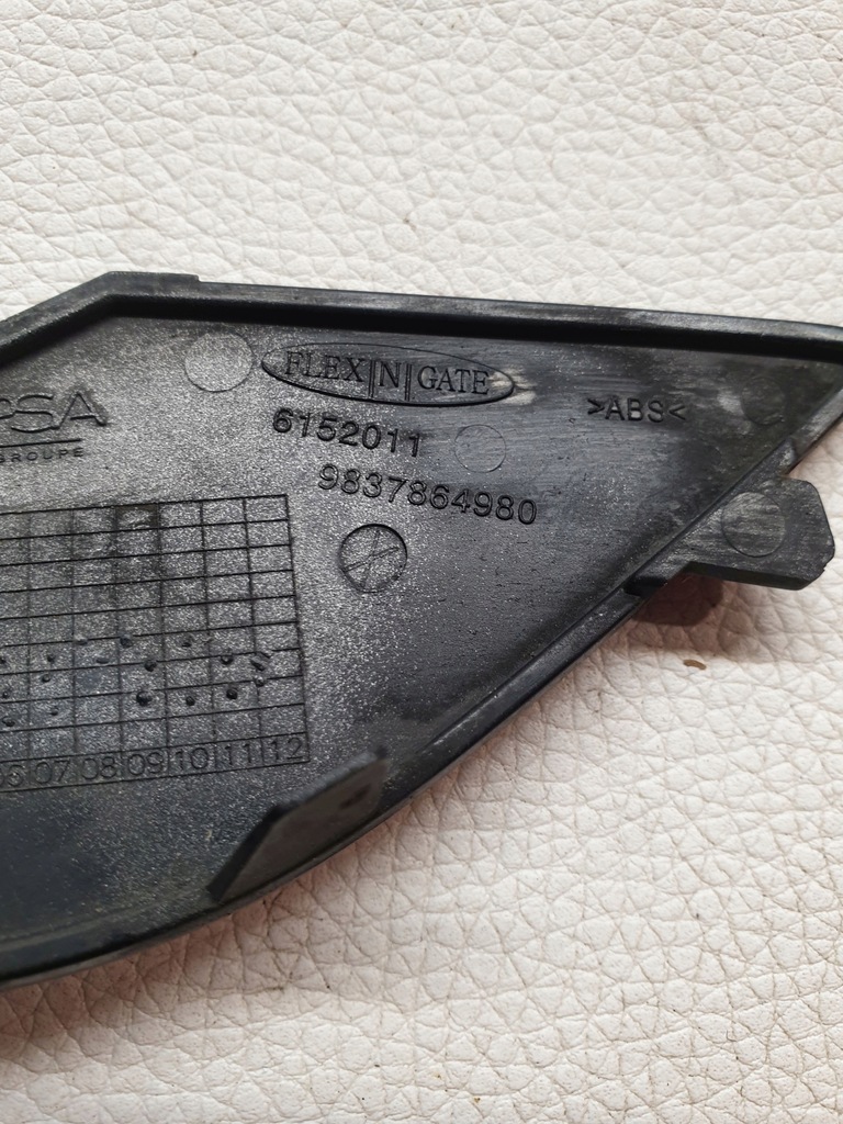 фото №9, Peugeot 308 iii t10 p5 21- заглушка na hak w бампер перед 9837864980