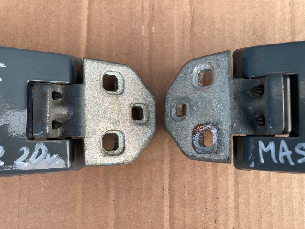 фото №4, Master 4 movano c 18- петлі двері задня правий nowe