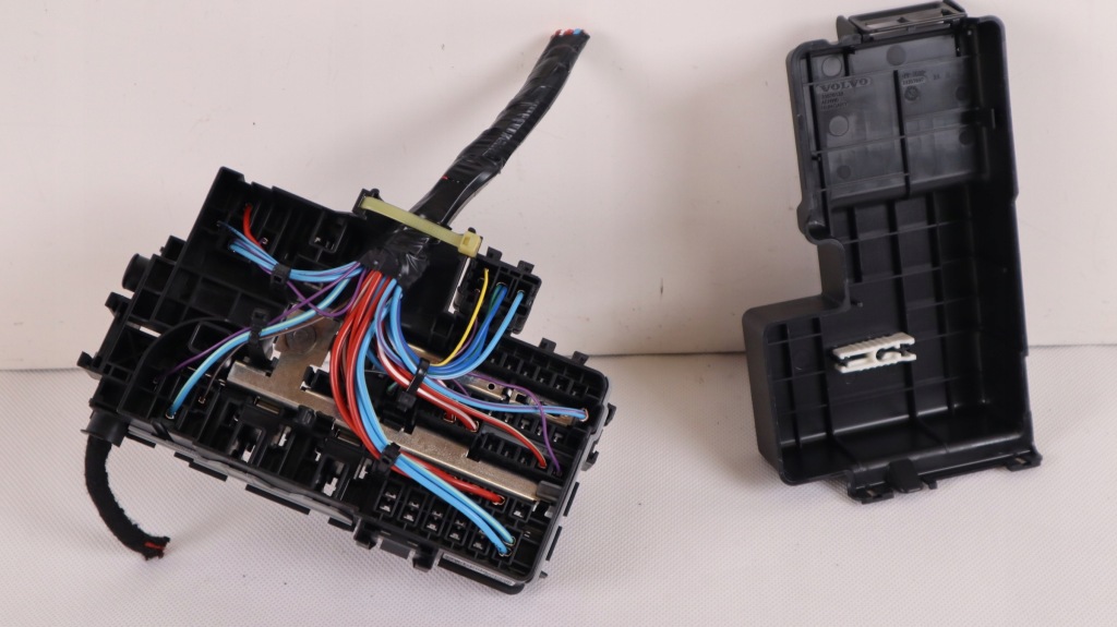 Volvo xc60 2 2.0 d4 коробка предохранителей 31384034, 31676133 Киев