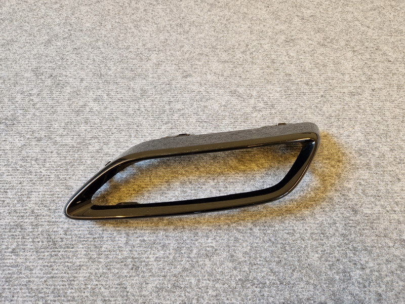 фото №1, Audi a3 s line 8y 8y4 8y4807833 рамка выхлоп оригинальный номер