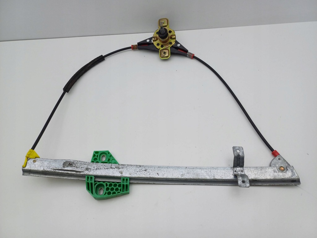 Купить Подъемник окон механический правый  перед mazda 121 3d nr1183