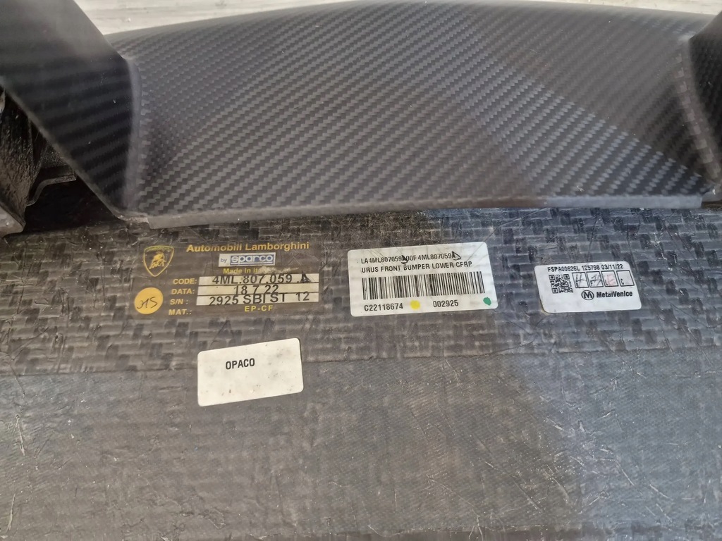 фото №9, Lamborghini urus performante молдинг середня бампера карбон