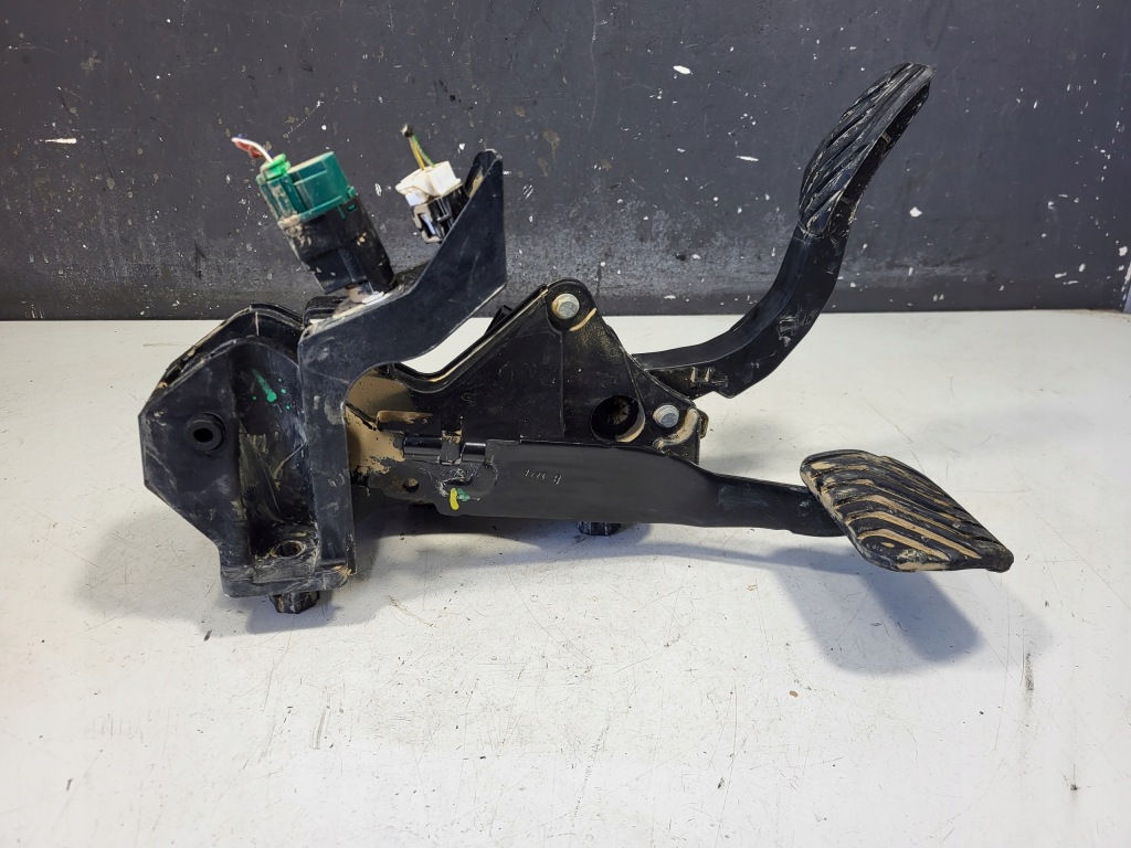 Педаль потенциометр газа renault symbioz 24- 180100879r Доставка