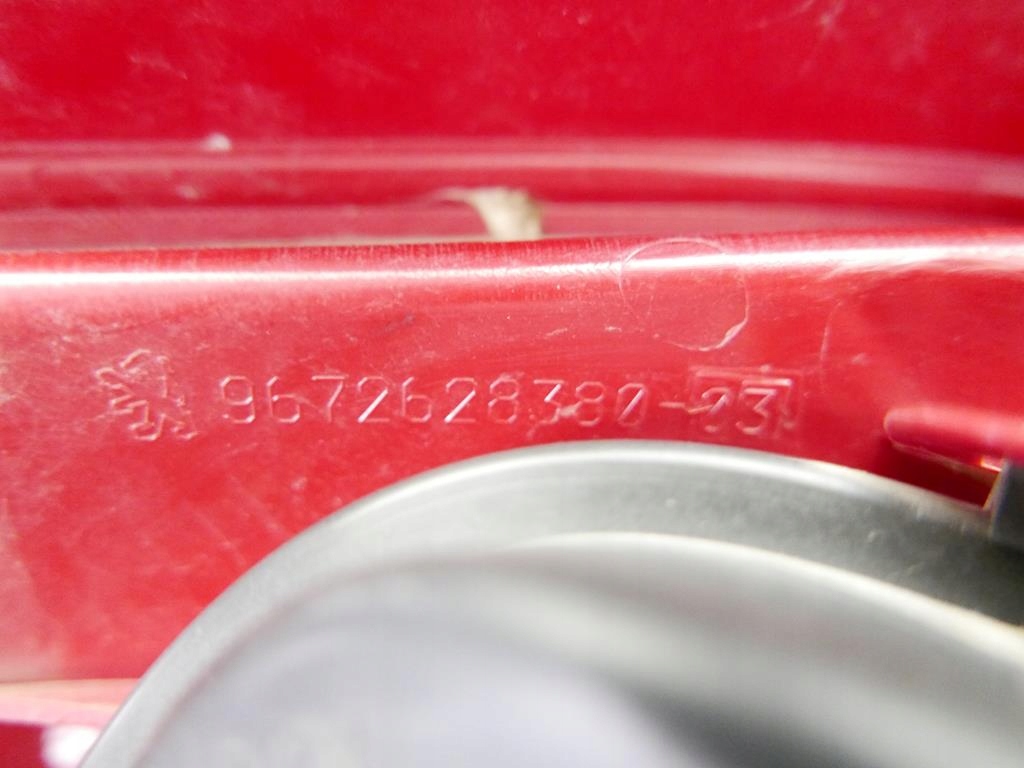 фото №11, Лампа права задня задня peugeot 208 i phi hb 12-15