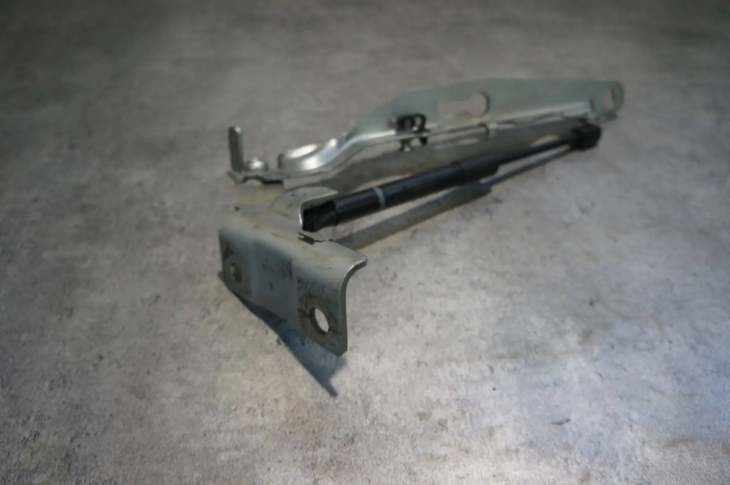 Петля привід капот лівий volvo s60 ii 2 - 30799178 Зі Шроту