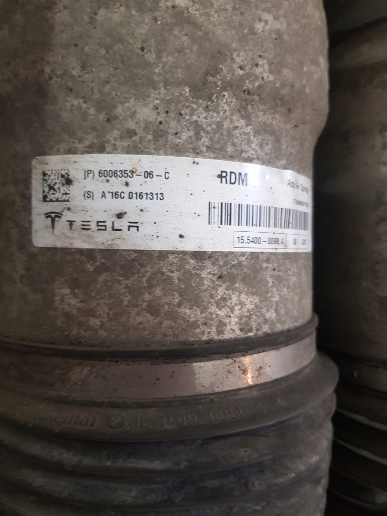 Tesla x s амортизаторы задние задний  правый левый с Разборки