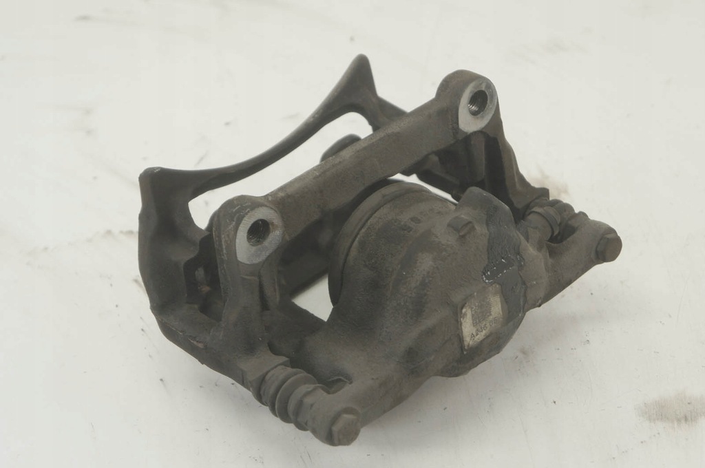 фото №4, Gu310 infiniti q30 2.2d суппорт тормозов левый перед