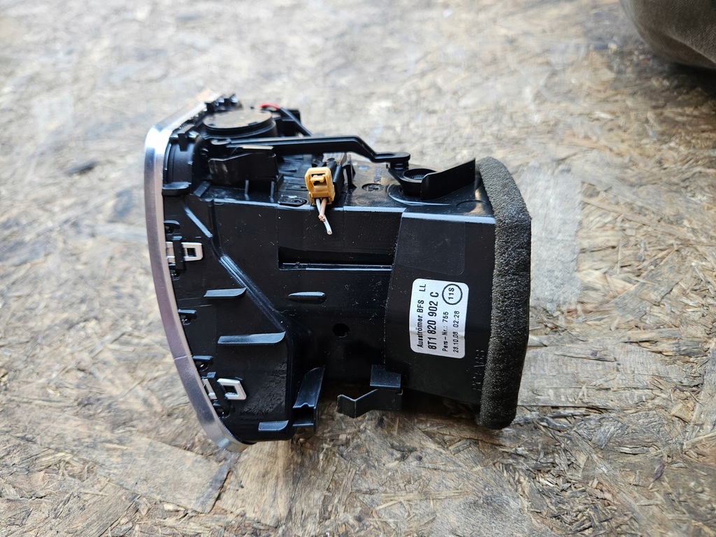 фото №6, Решітка обдув права audi a5 a4 8t1820902c