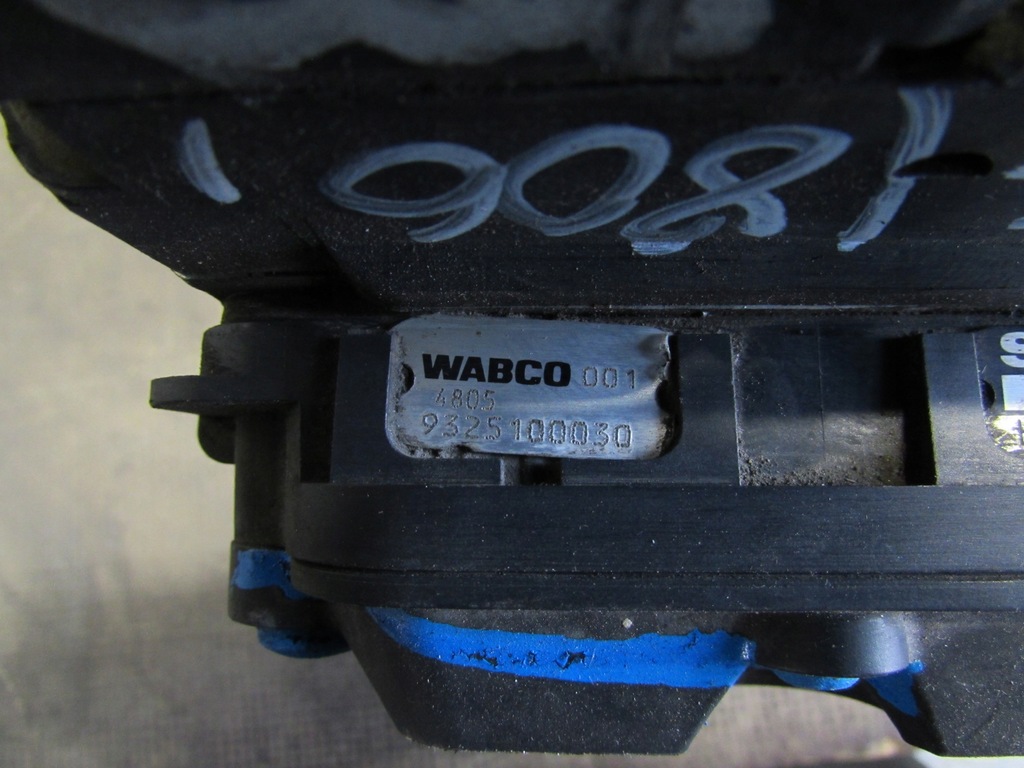 фото №11, Клапан воздуха осушитель scania r, p, g 420 9325100030 , 1763425