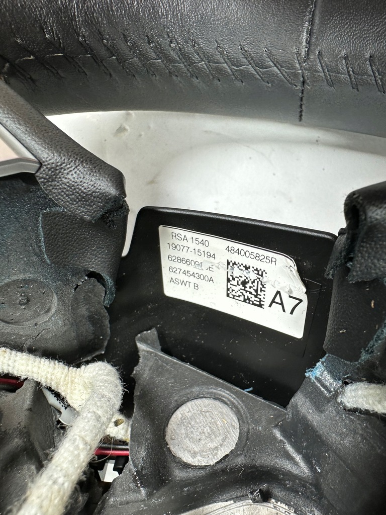 фото №10, Megane iv воздуховод кожаный мультифункция 484005825r