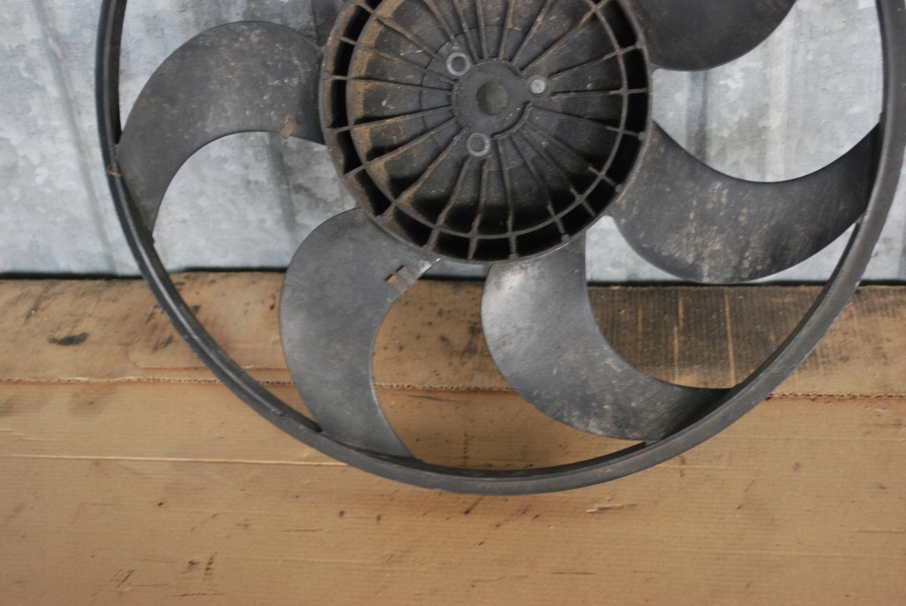 Купити Вентилятор радіатор volvo 2.4d 3136613286