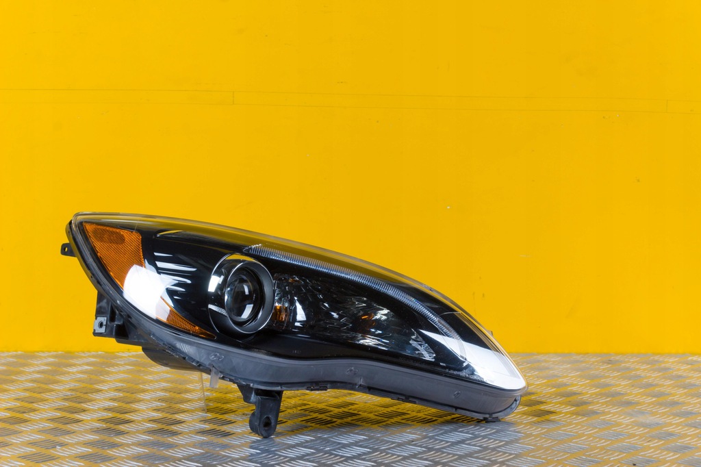 фото №1, Chrysler 200 2010- фара лампа правая перед usa