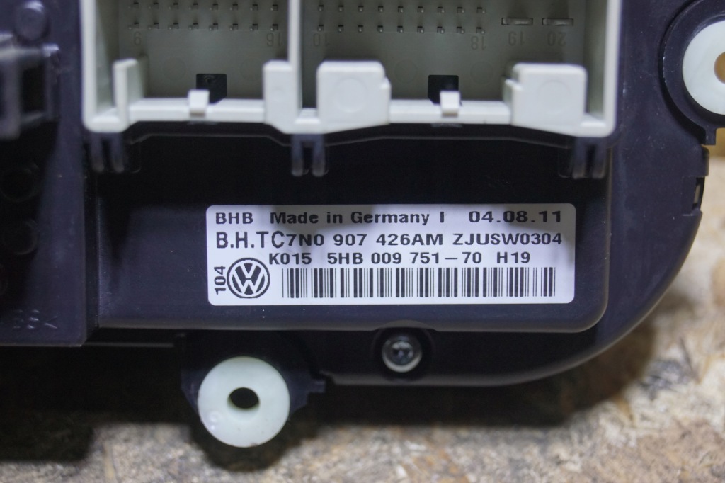 фото №11, Volkswagen оригинальный номер 7n0907426am