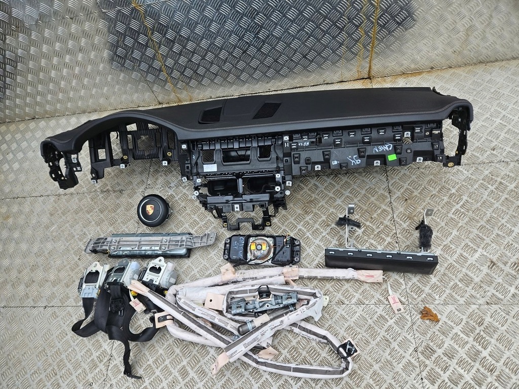 фото №6, Консоль панель приладів панель приладів шкіра білий nić porsche cayenne iii 9y 9y0