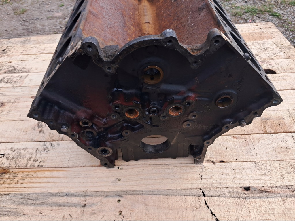 Блок двигателя mercedes 107 sl slc 450 117,982 1170110401 Недорого