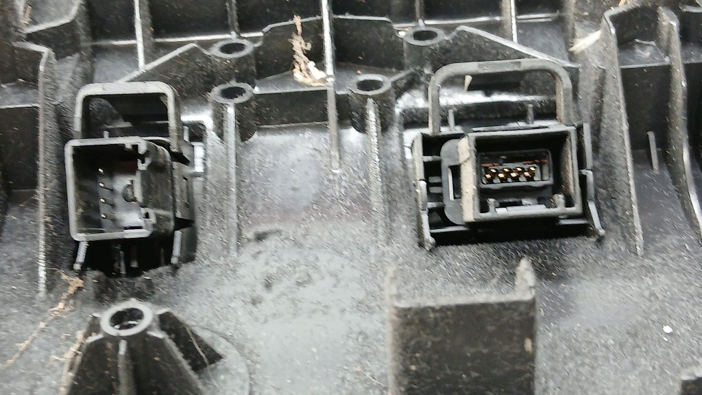 фото №8, Подлокотник 1971864 volvo s80 ii v70 iii xc70 08-16r повреждённый