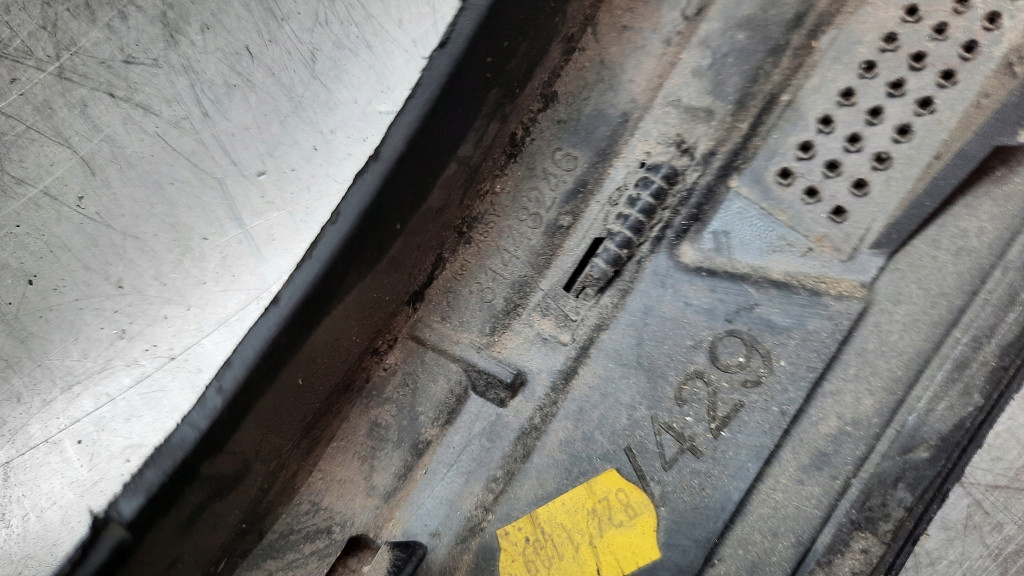 фото №8, Молдинг накладка бампера лівий задня 31448246 volvo s60 v60 cc