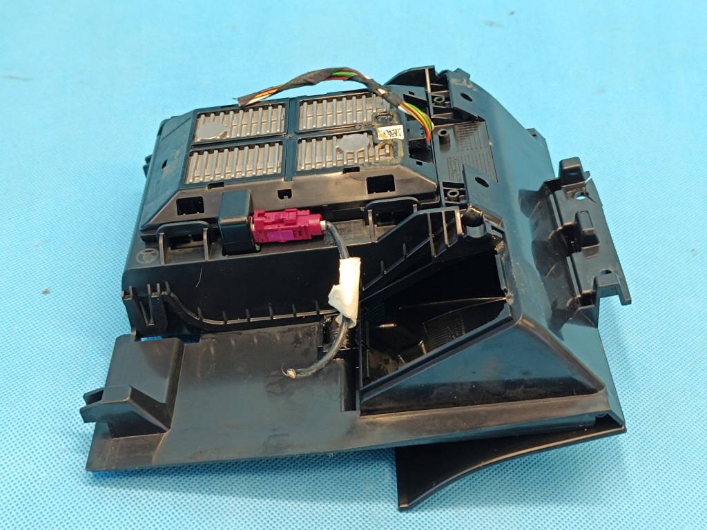 фото №8, Skoda superb 3 kombi 2.0 tdi 18r бардачок зарядний пристрій індукційна 3v0035502