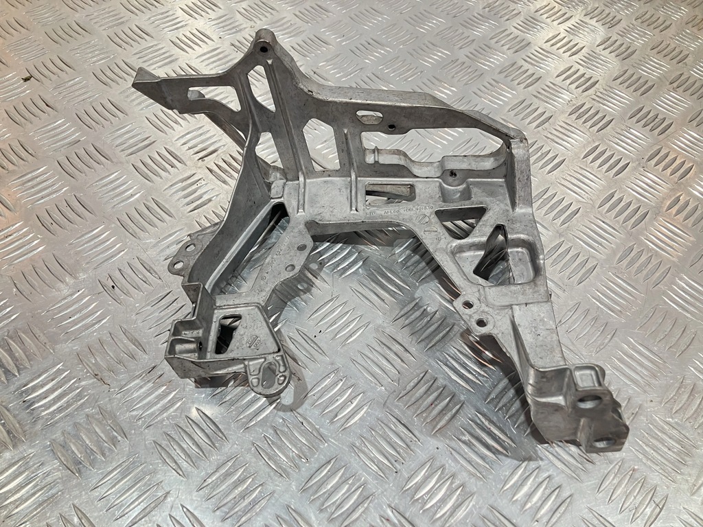 фото №1, Кронштейн кронштейн панель фары правый mercedes c205