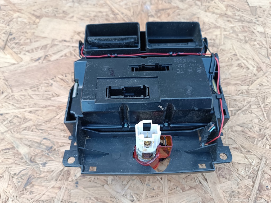 фото №13, 4e0819203b панель обдув кондиционера рамка задняя audi a8 d3