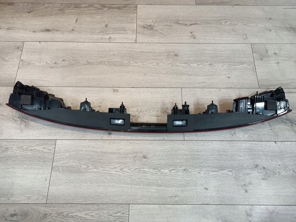 фото №10, Audi e-tron 4ke лампа кришки задня накладка середня 4ke945095b oryg